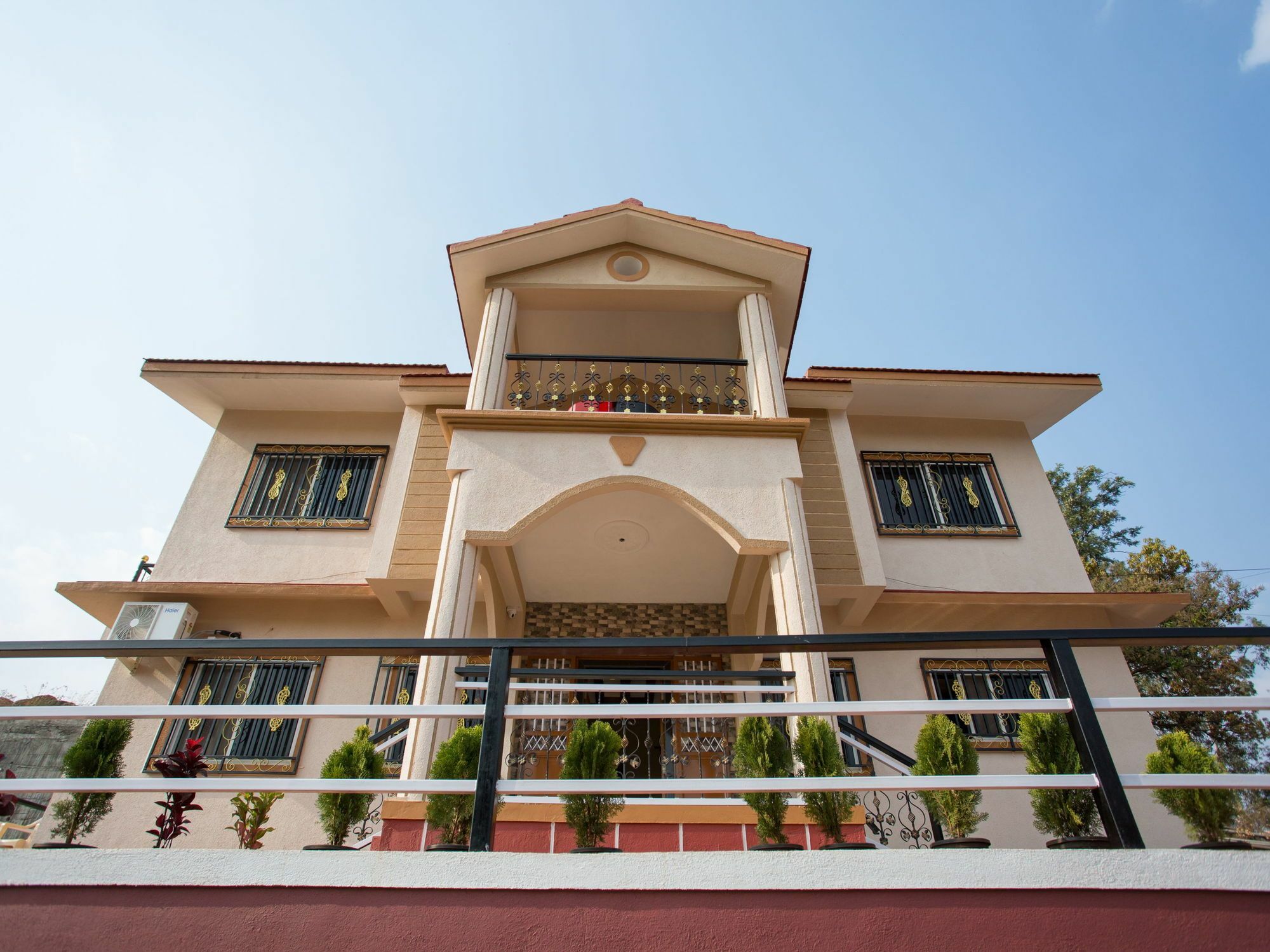 Shivanya Palace มหาบาเลชวาร์ ภายนอก รูปภาพ