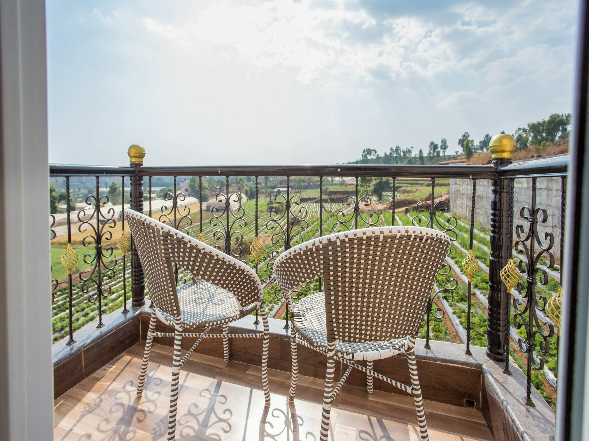 Shivanya Palace มหาบาเลชวาร์ ภายนอก รูปภาพ