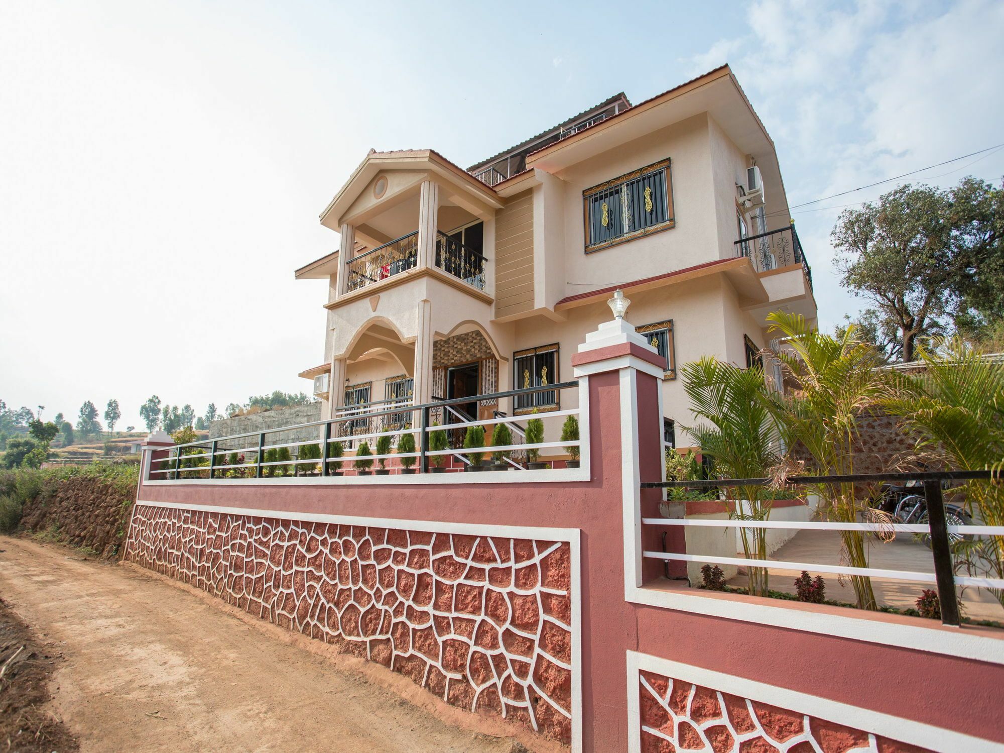 Shivanya Palace มหาบาเลชวาร์ ภายนอก รูปภาพ